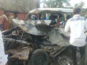 Chitradurga car lorry accident one death four injured