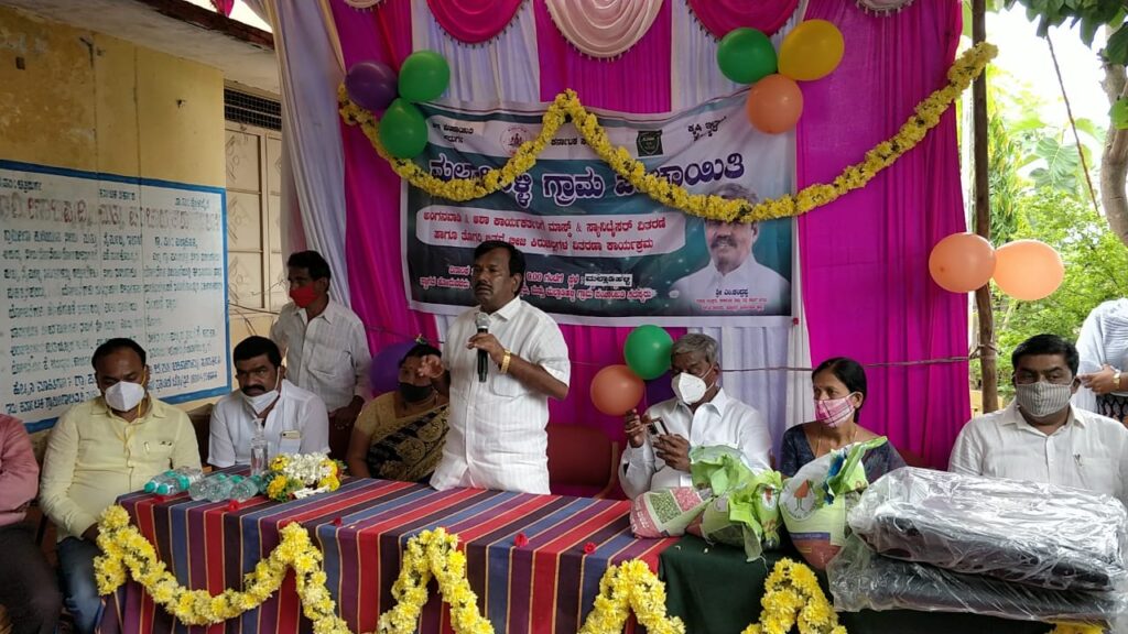 ಬಡವರಿಗೆ ಶಾಸಕ ಚಂದ್ರಪ್ಪ ಅವರಿಂದ ಆಹಾರದ ಕಿಟ್ ಹಾಗೂ ಧನ ಸಹಾಯ