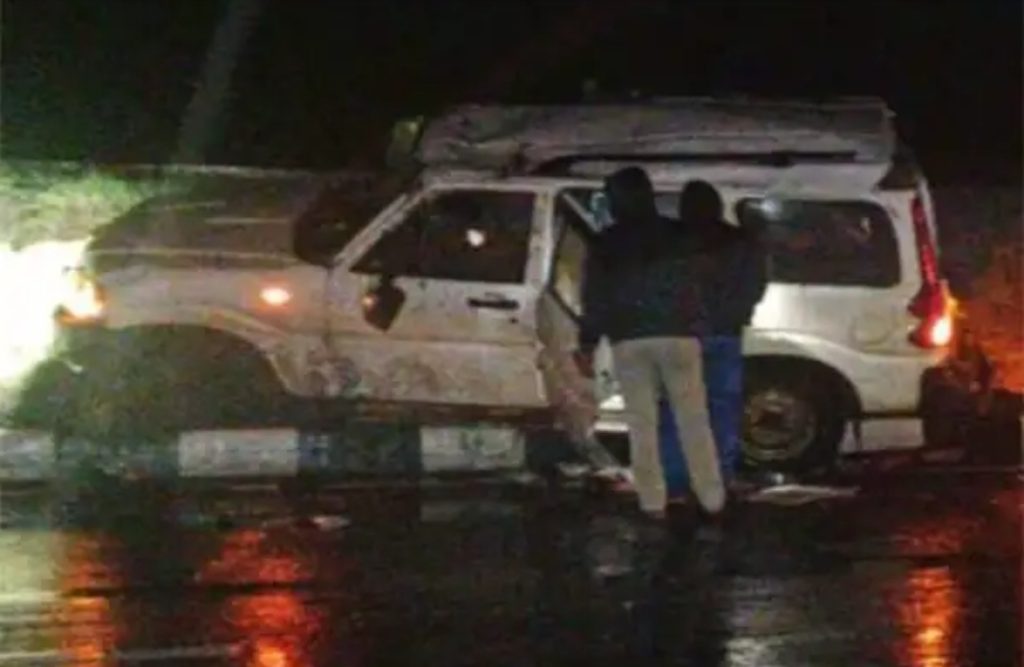 ಹೆಚ್ಡಿಕೆ ಬೆಂಗಾವಲು ವಾಹನ ರಸ್ತೆ ವಿಭಜಕಕ್ಕೆ ಡಿಕ್ಕಿ ಐವರು ಪೋಲಿಸರಿಗೆ ಗಾಯ