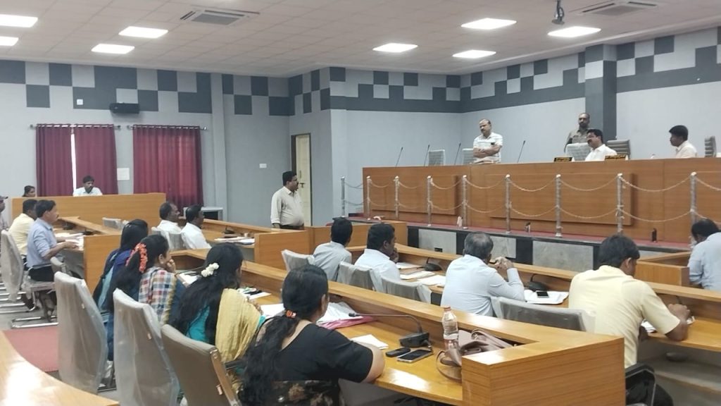 ಅಭಿವೃದ್ದಿ ಪರಿಶೀಲನಾ ಸಭೆಯಲ್ಲಿ ಜಟಾಪಟಿಗೆ ಬಿದ್ದ ಶಾಸಕ ಹಾಗೂ ತಹಶೀಲ್ದಾರ್