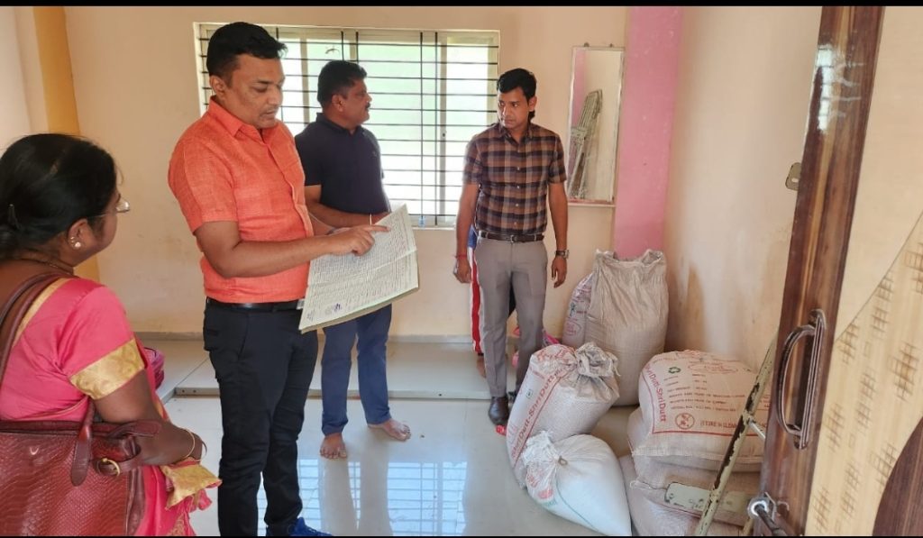 ಸರ್ಕಾರಿ ಅಕ್ಕಿ ಮತ್ತು ಹಣ ದುರುಪಯೋಗ: ಮೊಳಕಾಲ್ಮೂರು ಪರಿಶಿಷ್ಟ ಪಂಗಡದ ಹಾಸ್ಟೆಲ್ ವಾರ್ಡನ್ ಅಮಾನತ್ತು ಮಾಡಿ ಆದೇಶಿಸಿದ ಸಿಇಒ