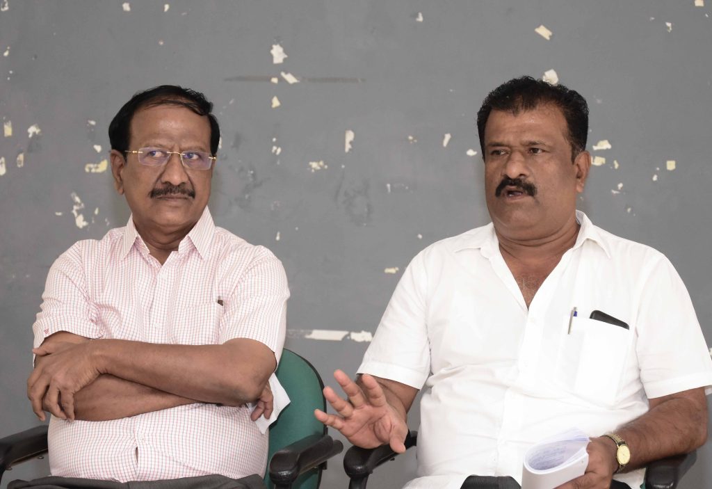 ಗಣಿ ಕಂಪನಿಯಿಂದ ಸರ್ಕಾರಿ ಹಳ್ಳ ಒತ್ತುವರಿ ಕಣ್ಮುಚ್ಚಿ ಕುಳಿತ ಜಿಲ್ಲಾಡಳಿತ