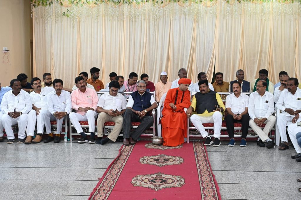 ಭೋವಿ ಜನೋತ್ಸವ ಅದ್ದೂರಿಯಾಗಿ ನಡೆಸಲು ತೀರ್ಮಾನ: ಶ್ರೀಗಳ ಸಾನಿಧ್ಯದಲ್ಲಿ ನಡೆದ ಸಭೆ