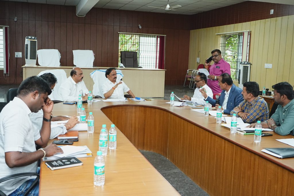 ಭದ್ರಾ ಮೇಲ್ದಂಡೆ, ನೇರ ರೈಲ್ವೆ ಯೋಜನೆ ಕಾಮಗಾರಿ ತ್ವರಿತವಾಗಿ ಪೂರ್ಣಗೊಳಿಸಿ: ಸಚಿವ ಸುಧಾಕರ್