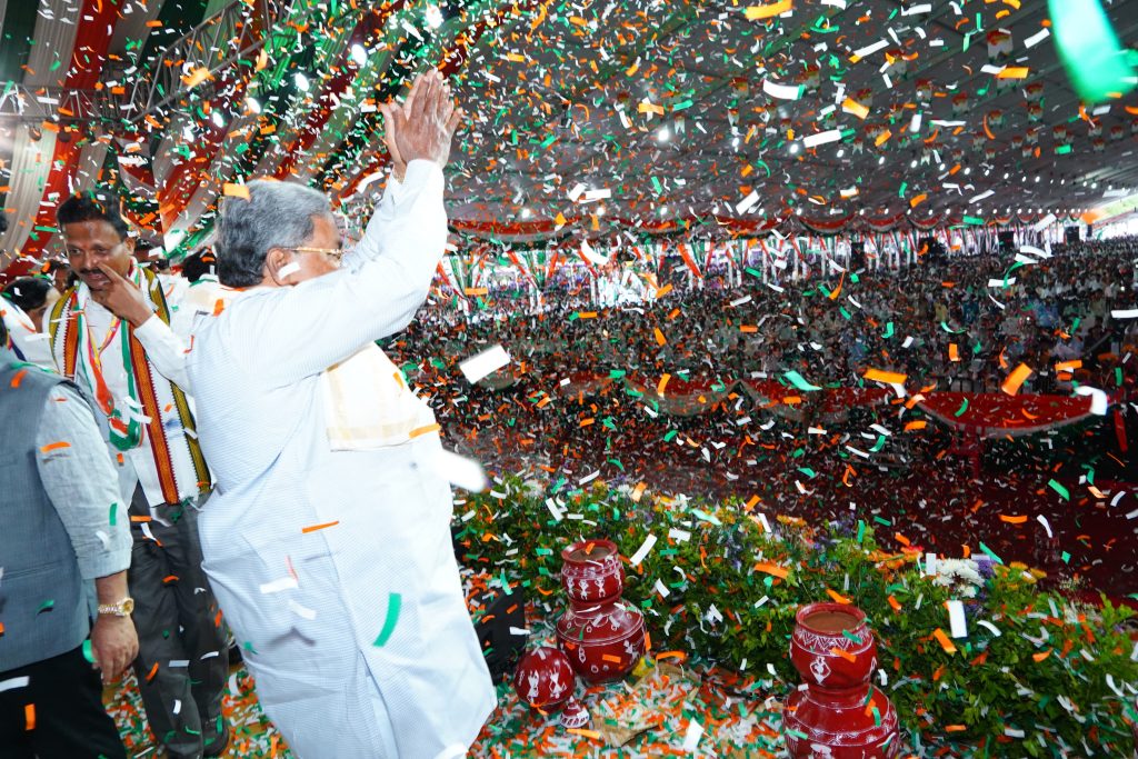 1.11 ಲಕ್ಷಕ್ಕೂ ಹೆಚ್ಚು ಕುಟುಂಬಗಳಿಗೆ ಹಕ್ಕುಪತ್ರ ವಿತರಣೆ ಆರು ತಿಂಗಳಲ್ಲಿ ರಾಜ್ಯದಲ್ಲಿ ಬಾಕಿ ಇರುವ 50 ಸಾವಿರ ಕುಟುಂಬಗಳಿಗೂ ಹಕ್ಕುಪತ್ರ – ಸಿ.ಎಂ.ಸಿದ್ದರಾಮಯ್ಯ